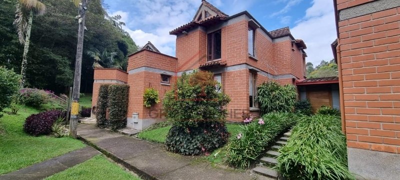 Casa disponible para Venta en Retiro Centro Urbano Foto numero 1