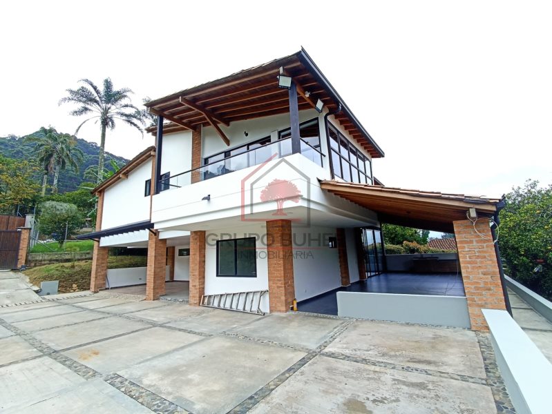 Casa-Finca disponible para Arriendo en Envigado La Mina Foto numero 1
